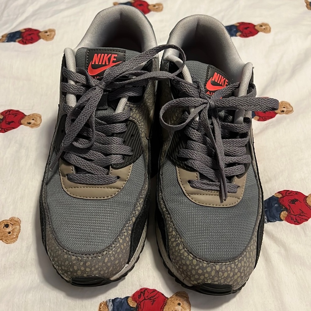 Air max 90 size 9.5